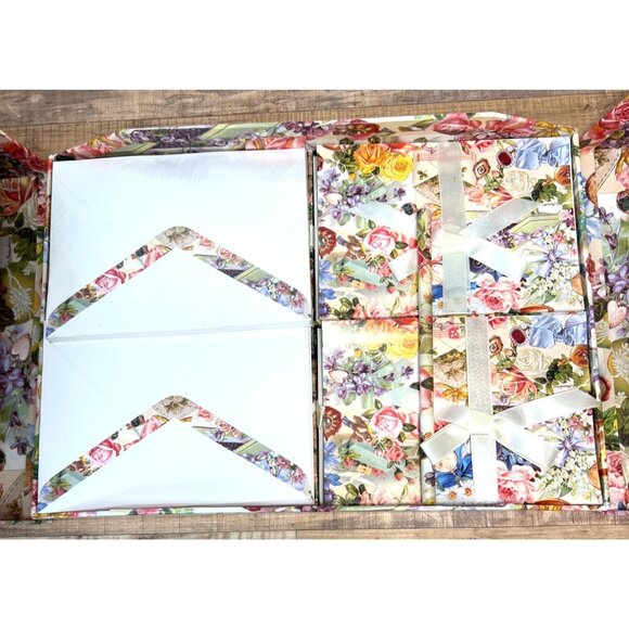 Floral Stationery Gift Box With 30 Blank Floral Cards & Matching Envelopes - Picture 3 of 5